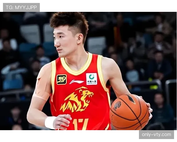孙铭徽赛场像主角，下班却拎着两包泡面回家——这反差笑到肚子疼